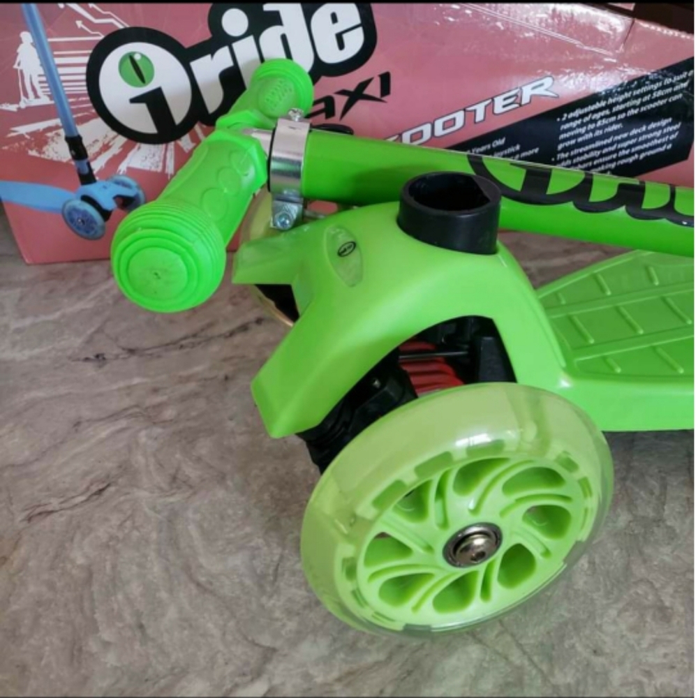 New Maxi Junior Kickboard Scooter - Picture 7 of 14